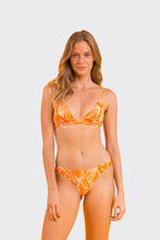 Load image into Gallery viewer, Model Front: Rio De Sol Top Top Trail-Orange Tri-Fixo