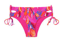 Load image into Gallery viewer, Product Front: Rio De Sol Bottom Bottom Flavors Madrid