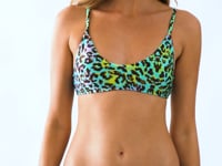 Load and play video in Gallery viewer, Video: Rio De Sol Set Set Morumbi Bralette Essential-Comfy