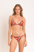 Load image into Gallery viewer, Model Front: Rio De Sol Top Top Amore-Red Tri-Fixo