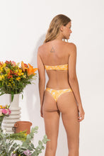 Load image into Gallery viewer, Model Back: Rio De Sol Set Set Sunny-Forest Bandeau-Reto Nice-Fio
