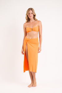 Model Front: Rio De Sol Beach Skirt Bio-Laranjada Long Skirt Knot